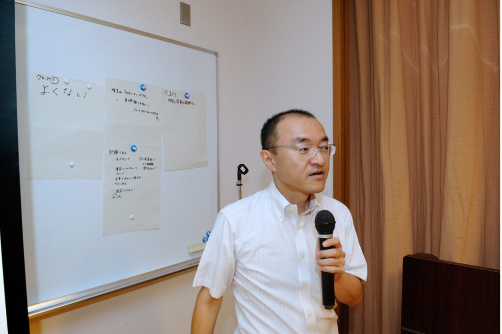 養成講座１回目講師が説明中