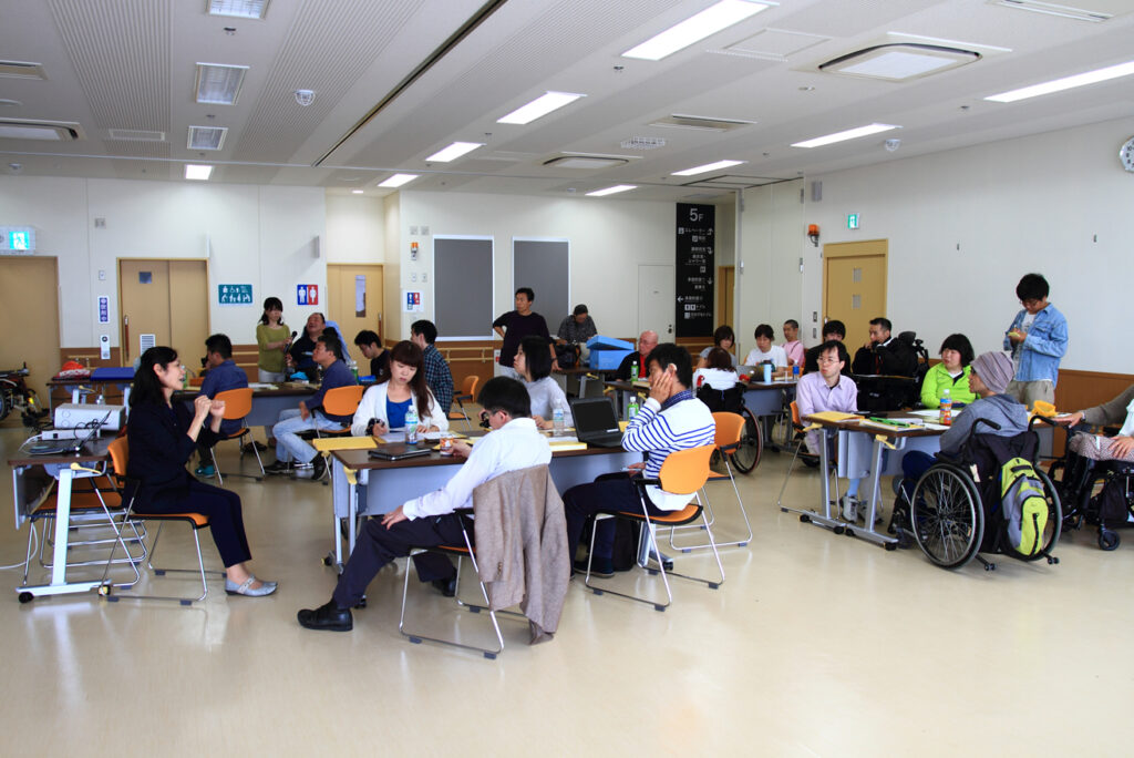 養成講座2回目グループワーク中。複数グループが表示されている。