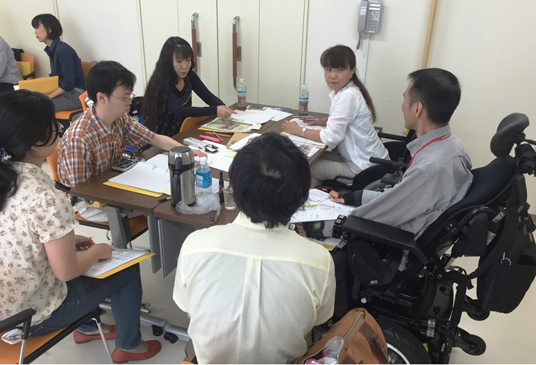 養成講座2回目グループワーク中。